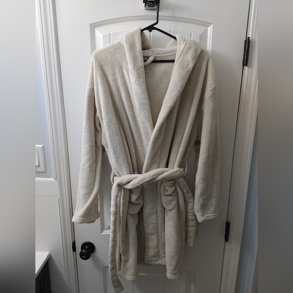 EUC L/XL Summer and Rose teddy bear fuzzy robe - Picture 6 of 9